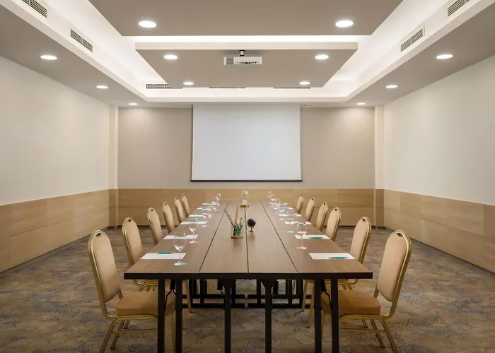 Le Meridien Lav Split