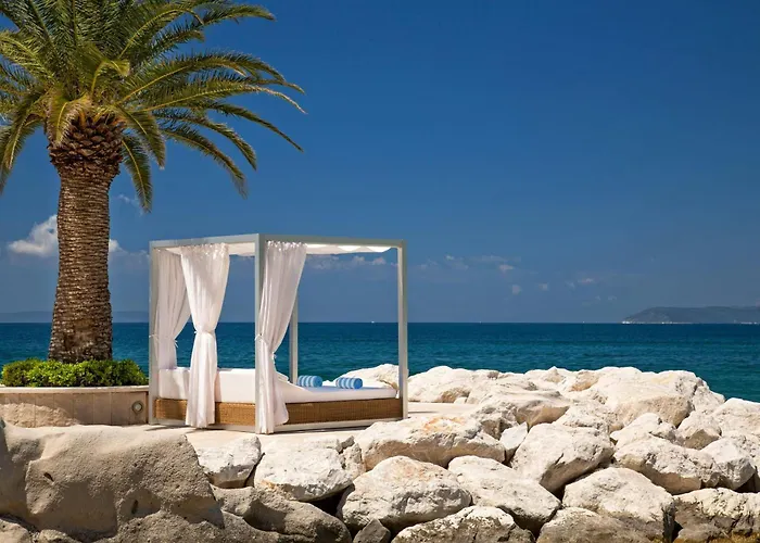 Le Meridien Lav Split