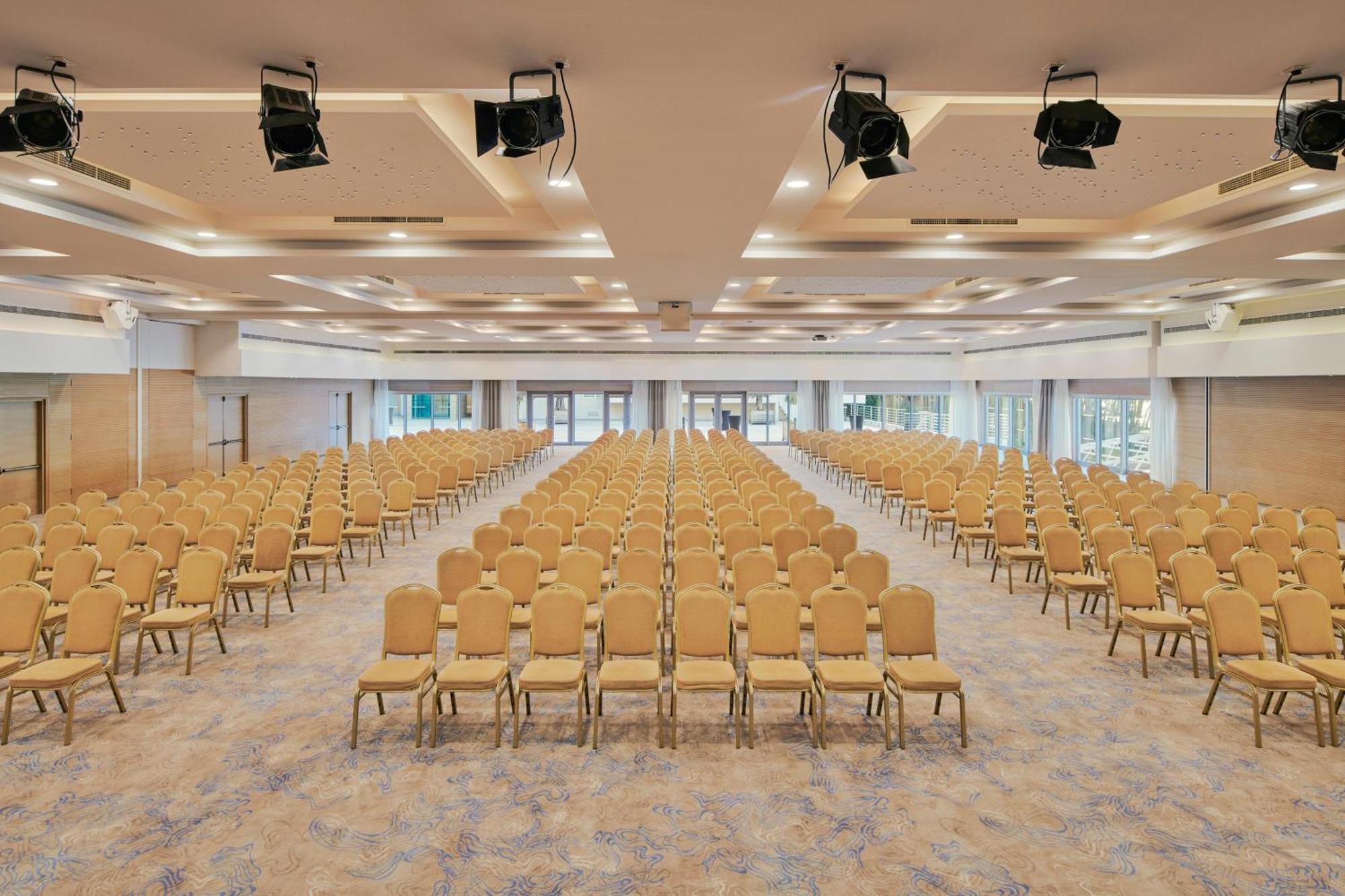 Le Meridien Lav Split 5*